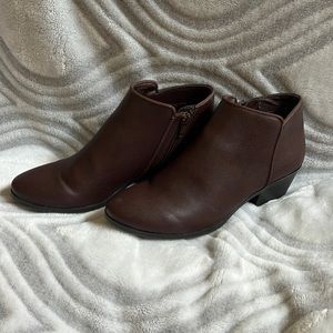 Women’s Brown leather zip up ankle boots.
